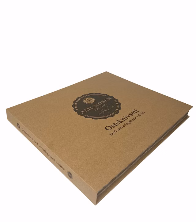 Osteknivsett med serveringsbrett i skifer 